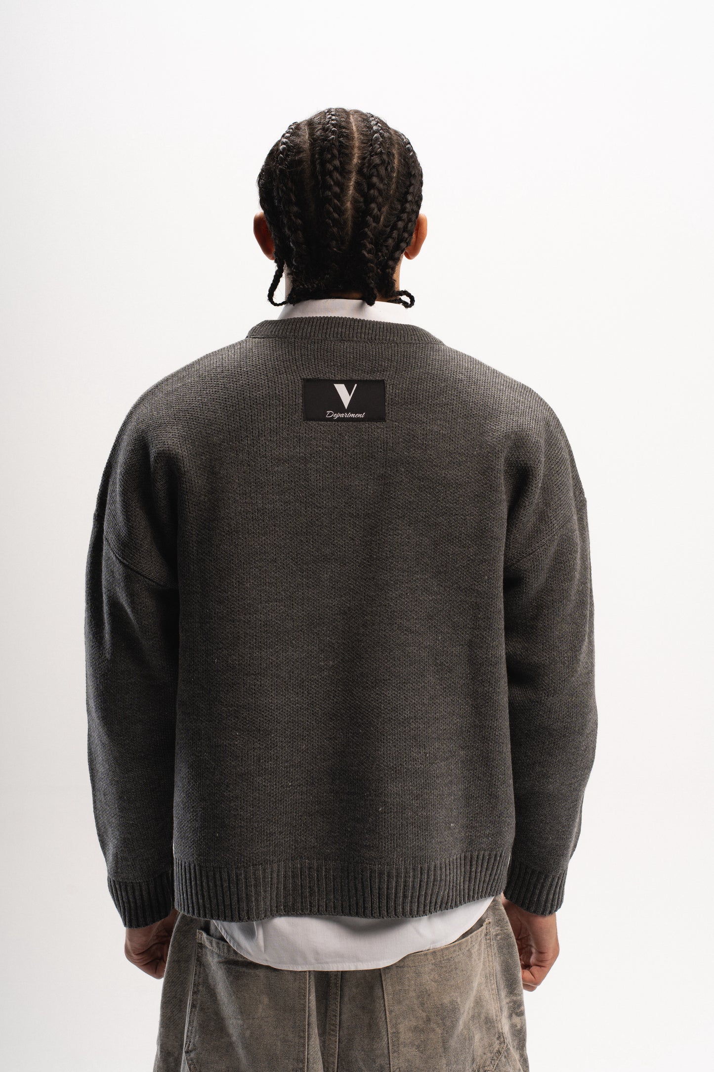 “V” KNIT SWEATER DARK GREY