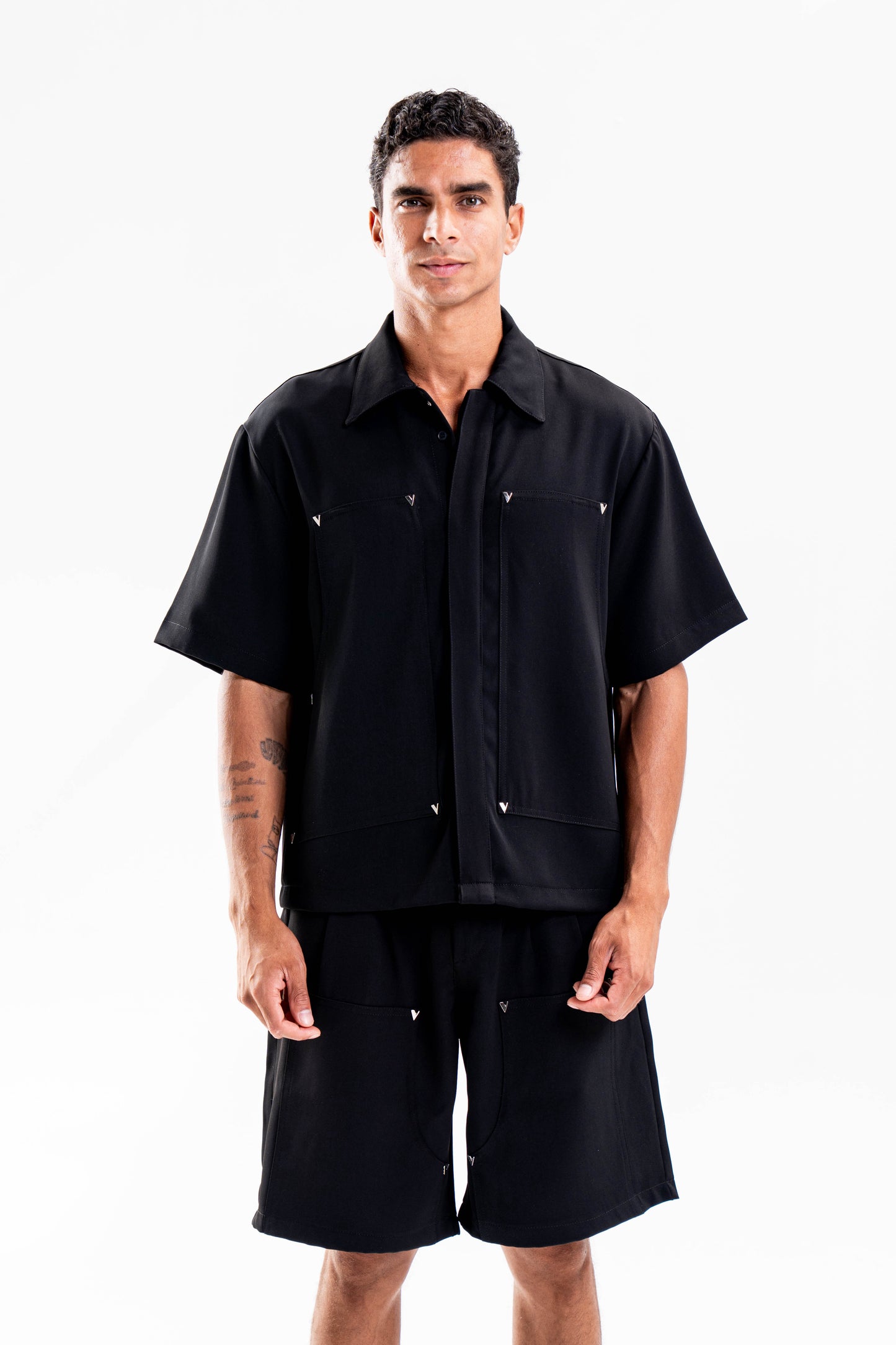 “V” CARPENTER SHIRT IN JET BLACK