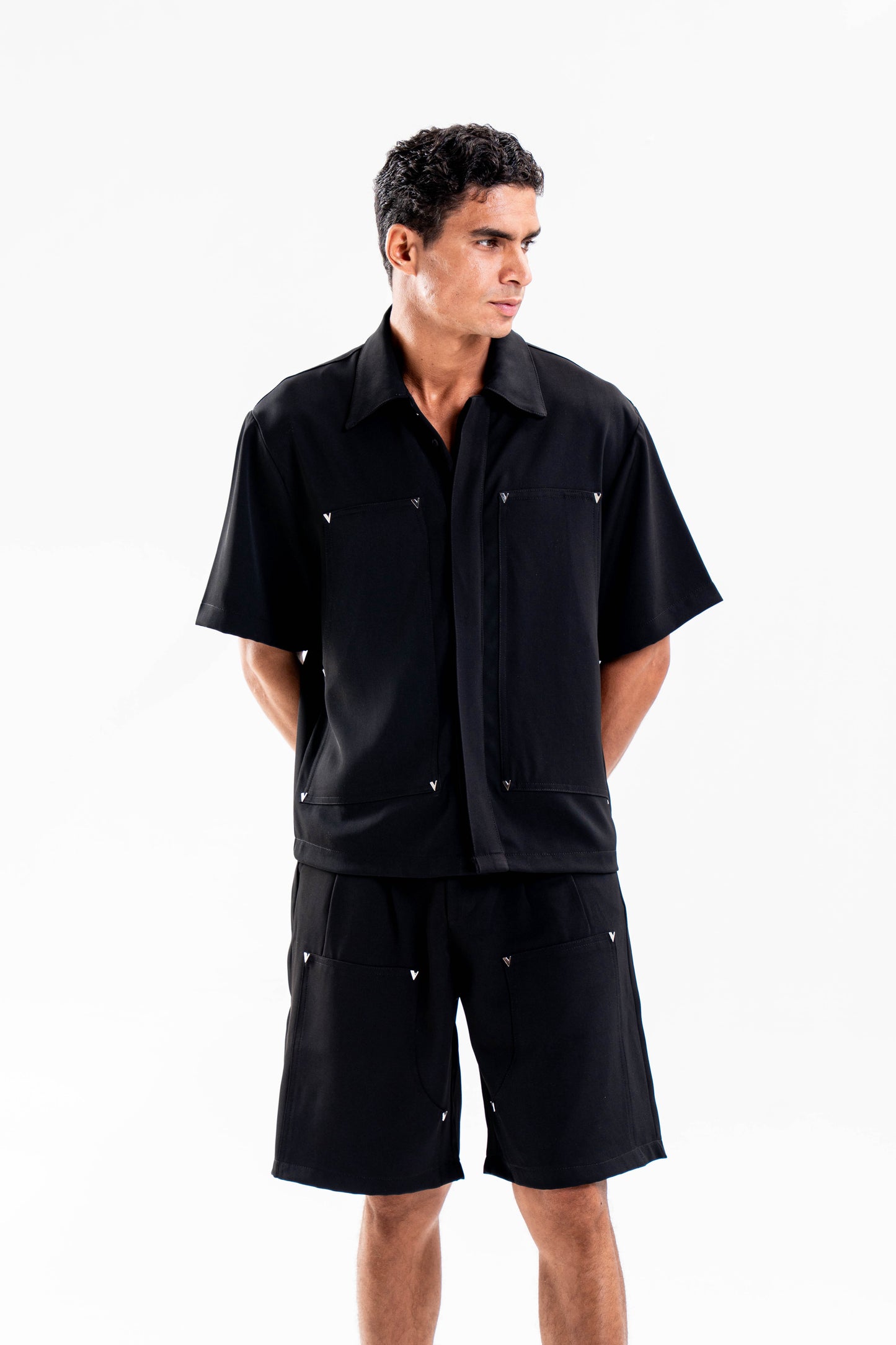“V” CARPENTER SHIRT IN JET BLACK
