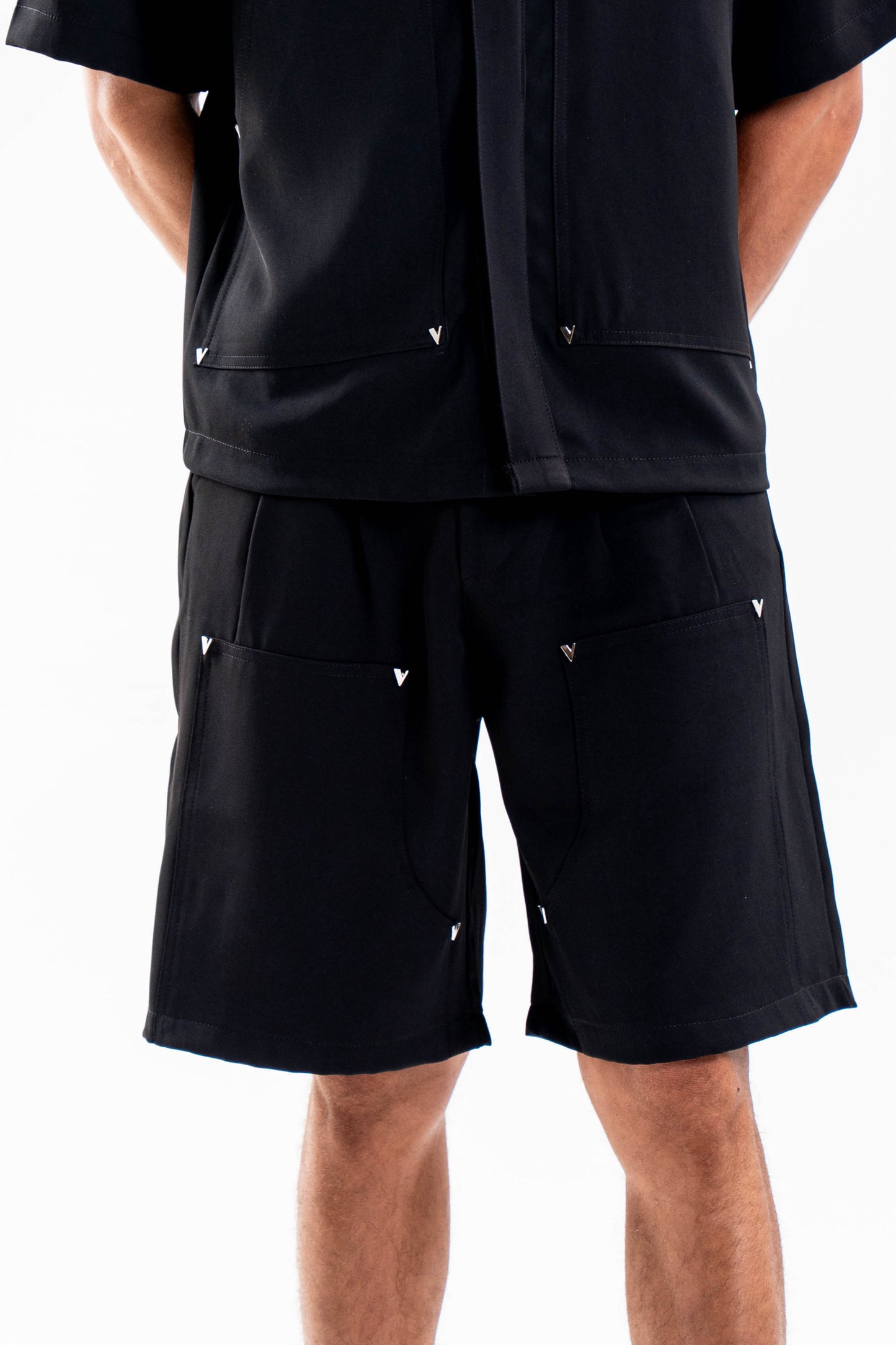 PLEATED CARPENTER SHORT IN JET BLACK