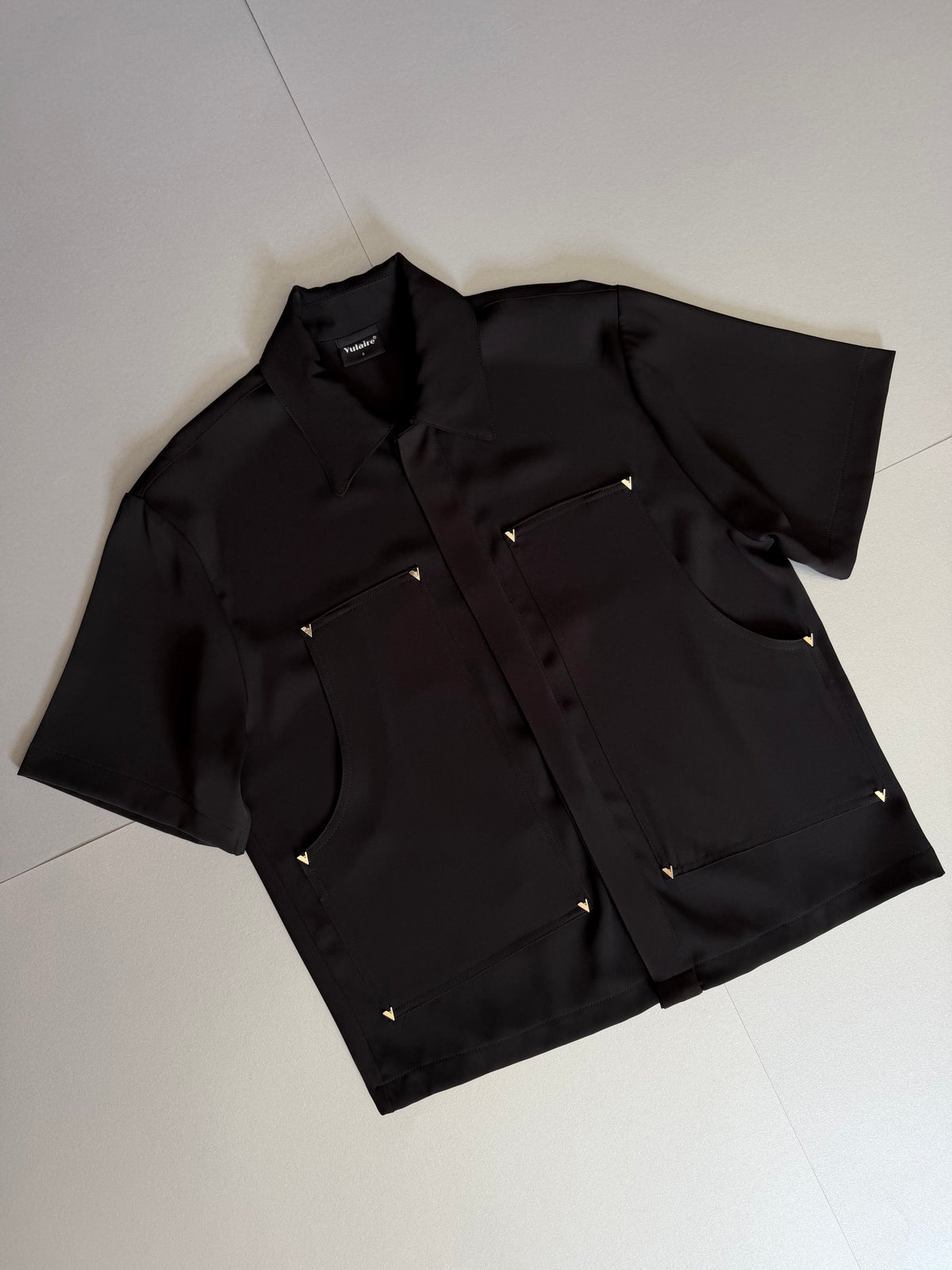 “V” CARPENTER SHIRT IN JET BLACK