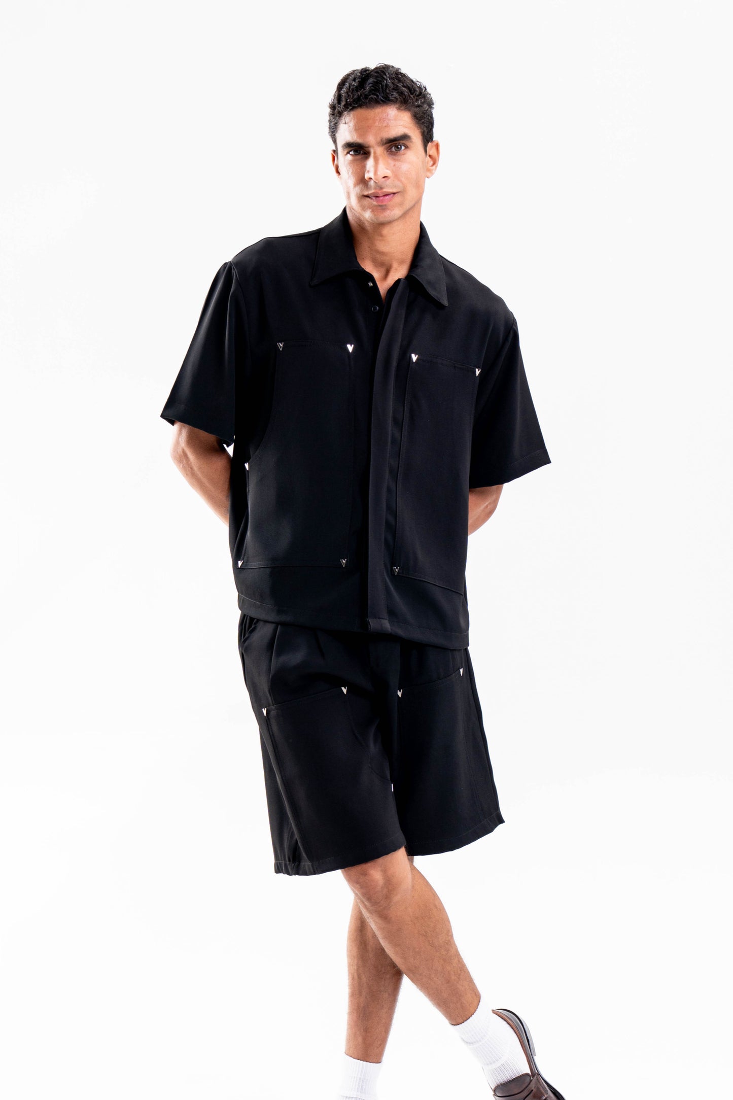 “V” CARPENTER SHIRT IN JET BLACK