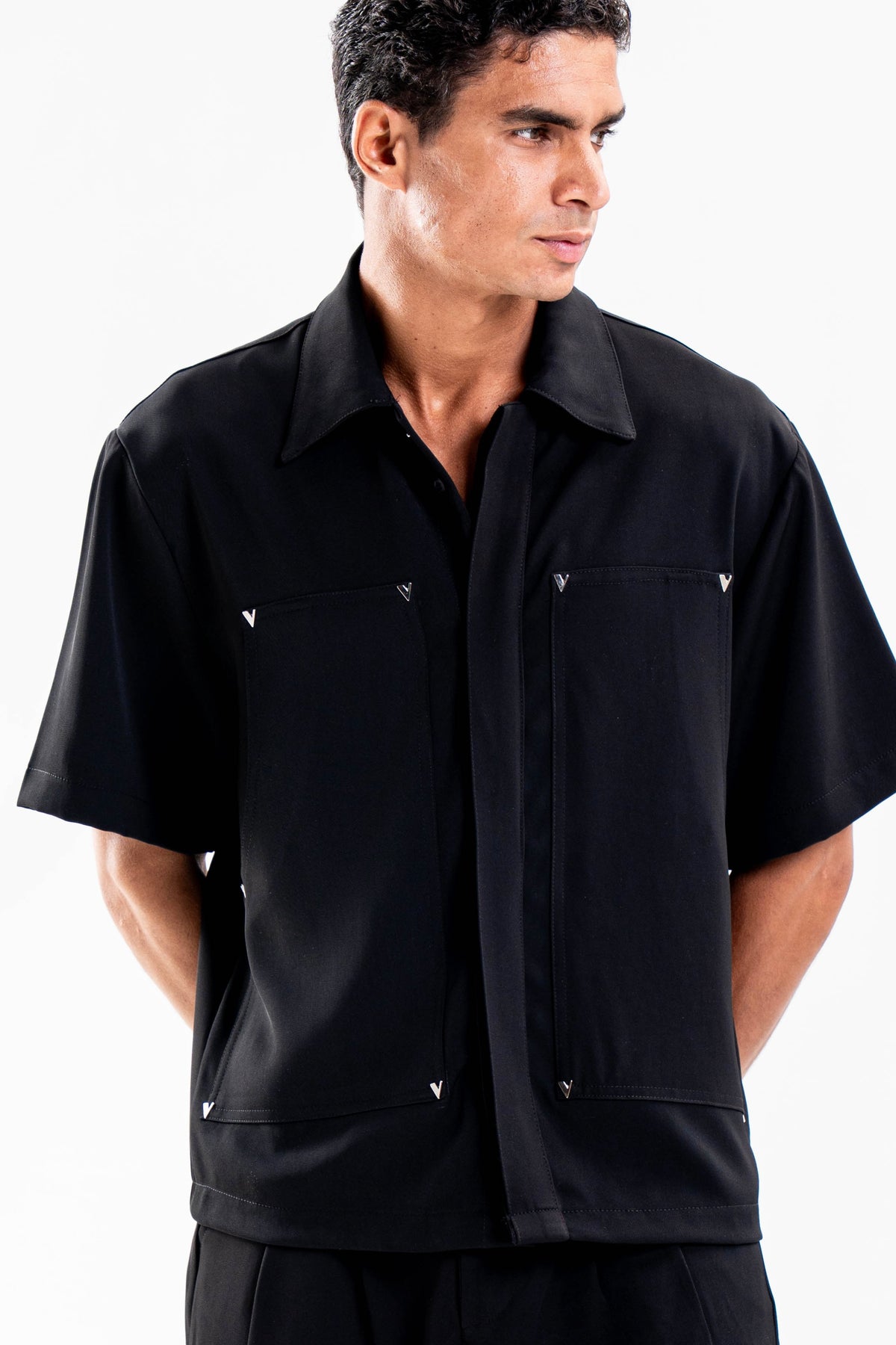 “V” CARPENTER SHIRT IN JET BLACK
