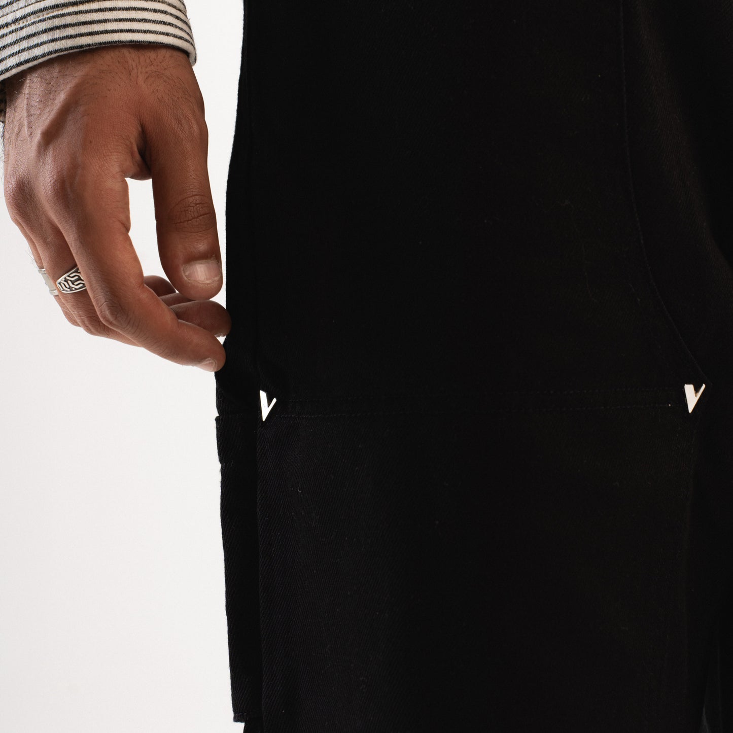 “ V ” CARPENTER PANTS BLACK