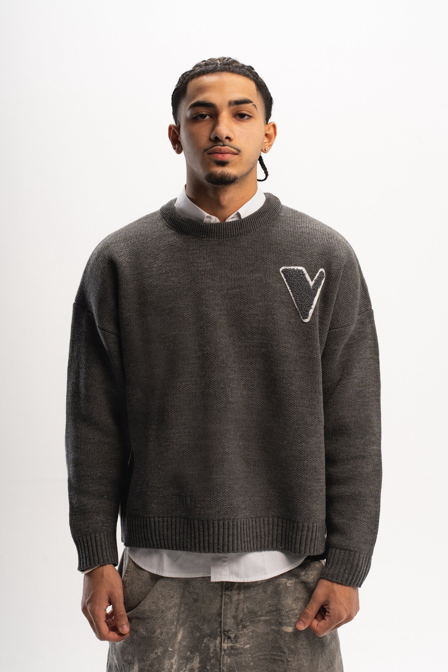 “V” KNIT SWEATER DARK GREY